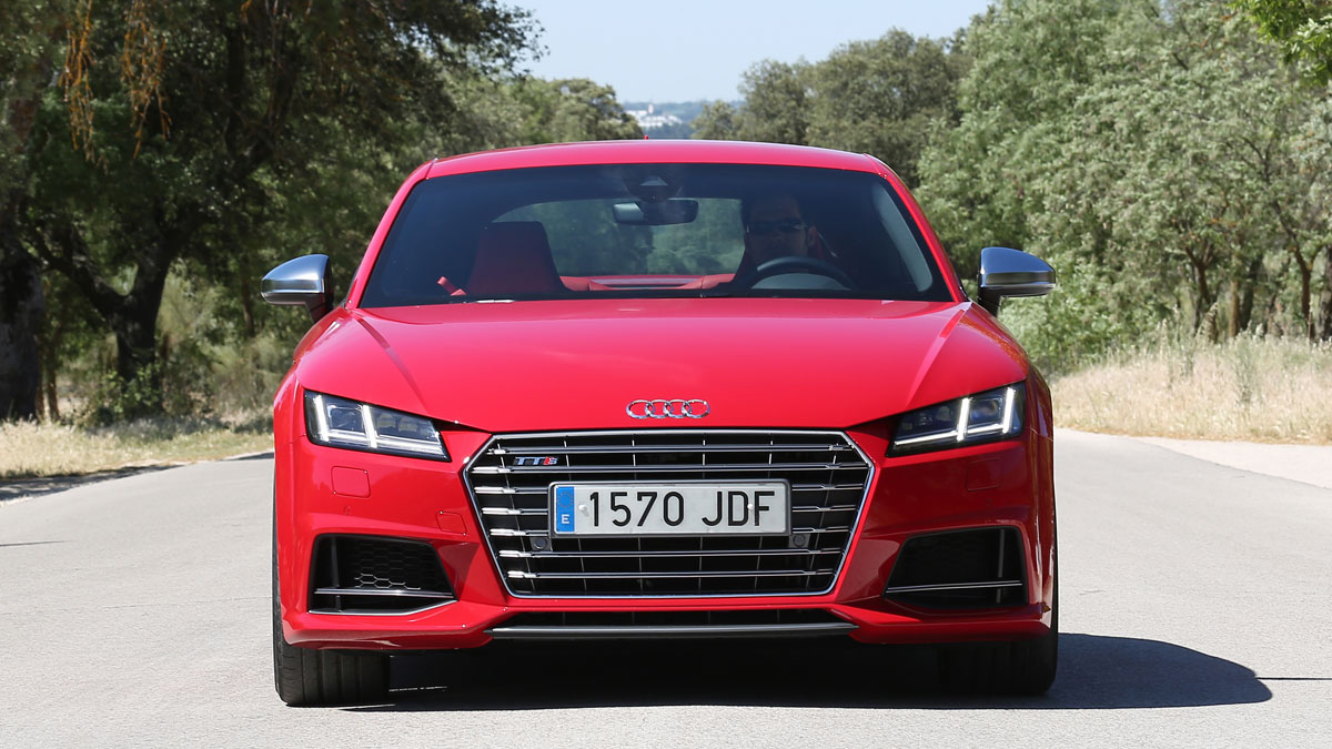 Audi TTS 2015 photo - 8