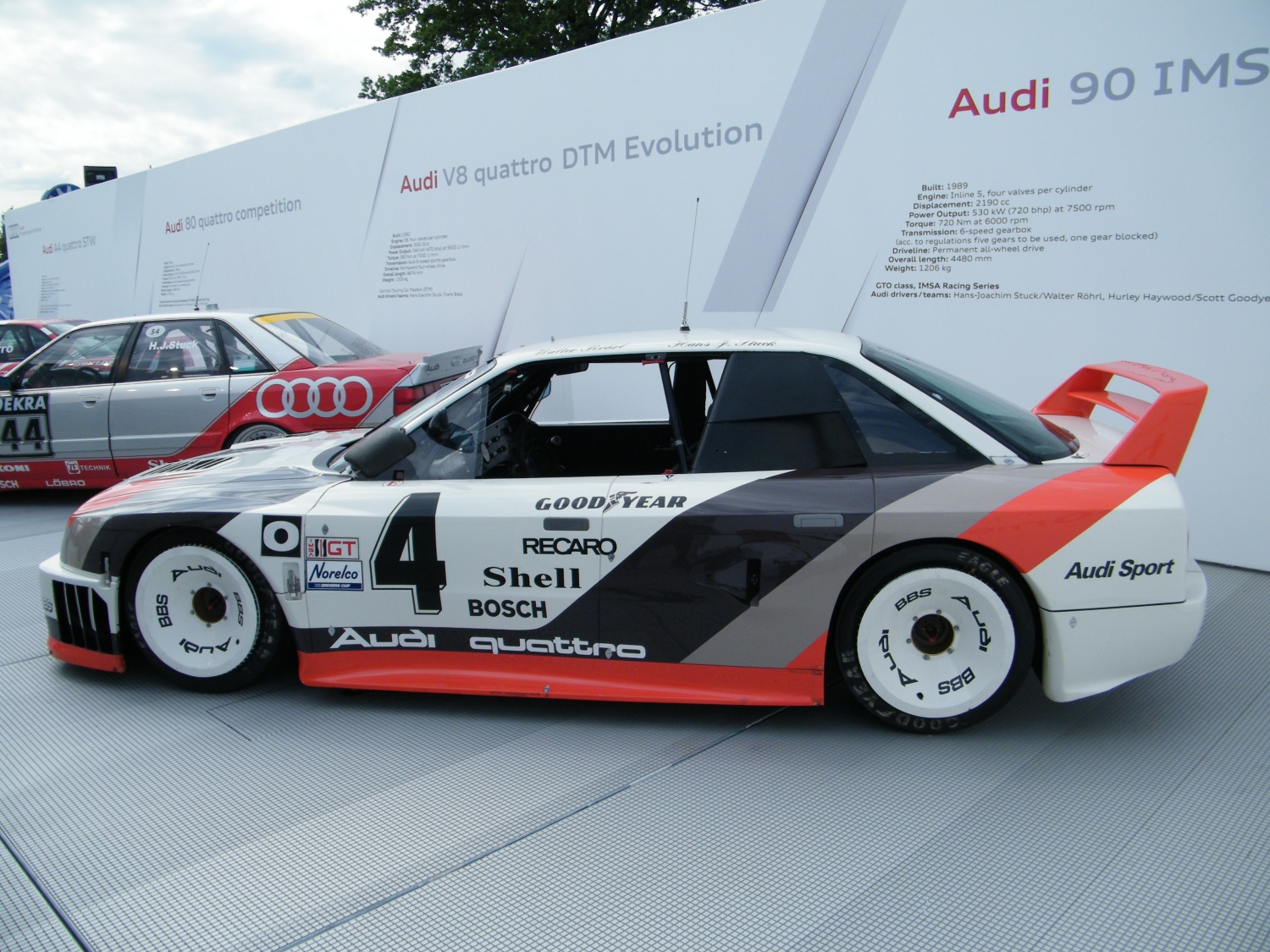 Audi V8 1989 photo - 6