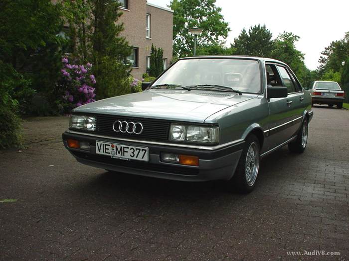 Audi V8 1993 photo - 7