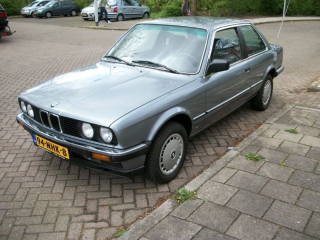 BMW 3 1985 photo - 10