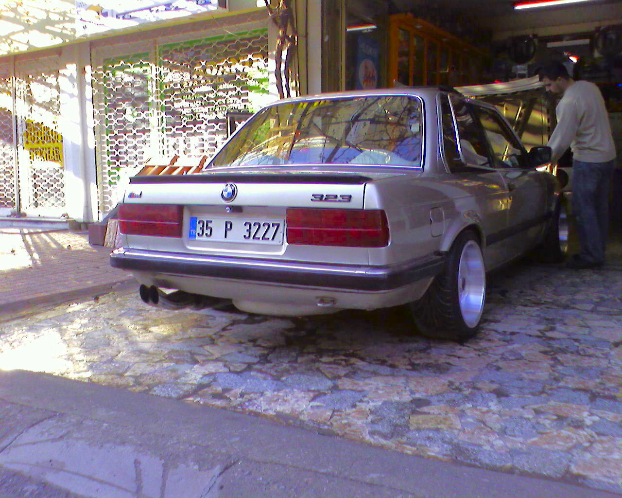 BMW 3-series 1985 photo - 6