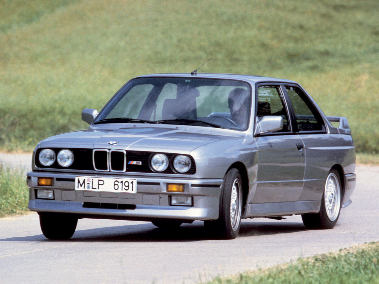 BMW 3-series 1987 photo - 3