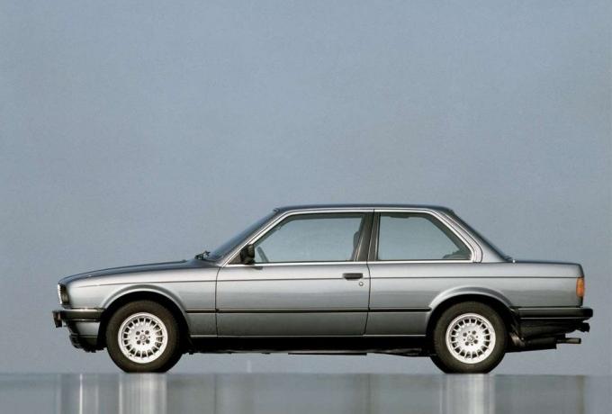 BMW 316i 1986 photo - 1