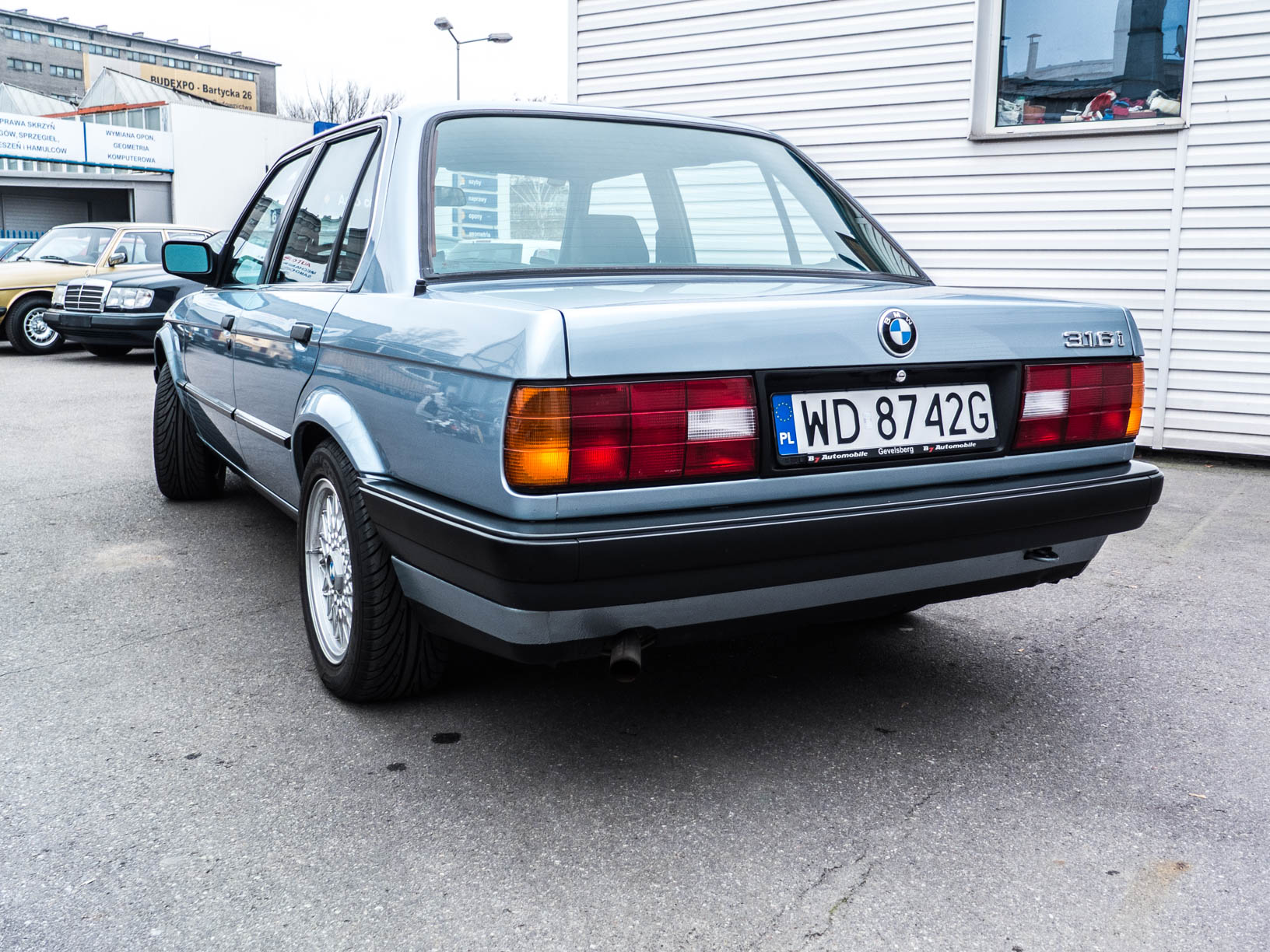 BMW 316i 1989 photo - 7