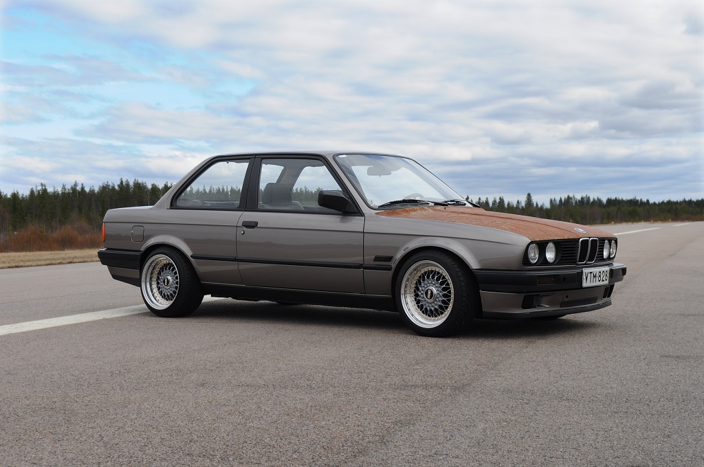 BMW 316i 1989 photo - 8