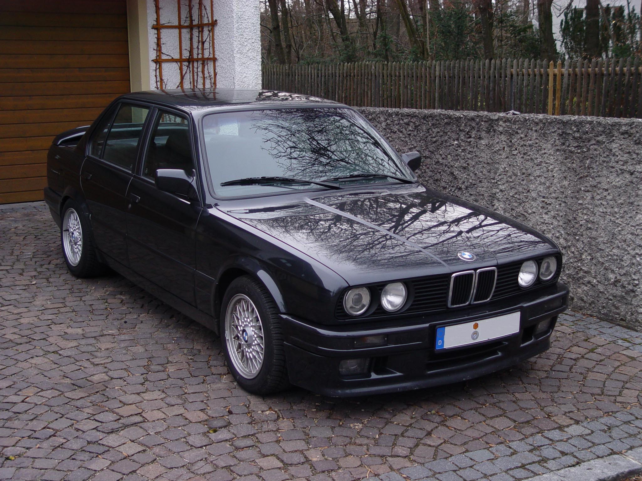 BMW 318i 1985 photo - 2