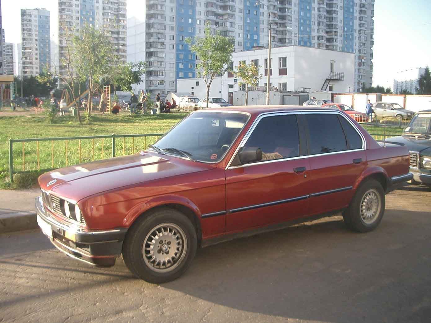 BMW 318i 1985 photo - 6