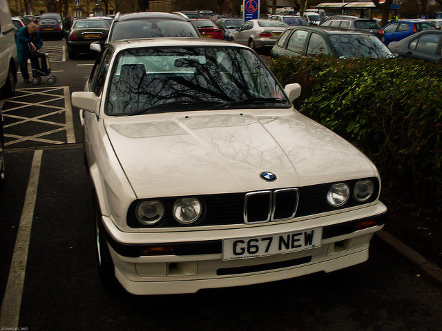 BMW 318i 1989 photo - 3