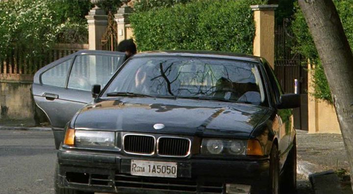 BMW 318i 1992 photo - 10