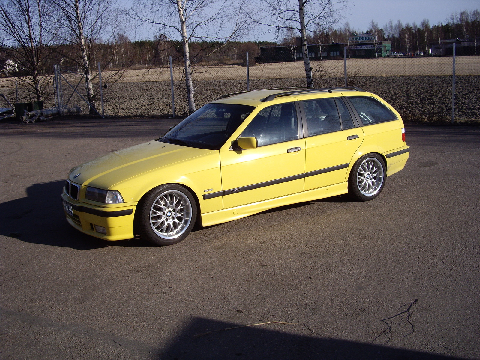 BMW 318i 1997 photo - 6