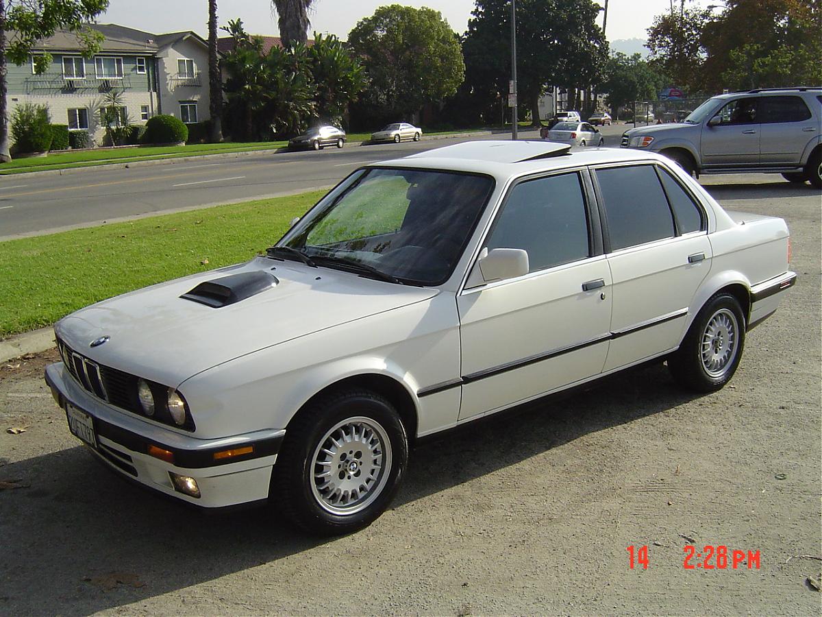 BMW 320 1989 photo - 9