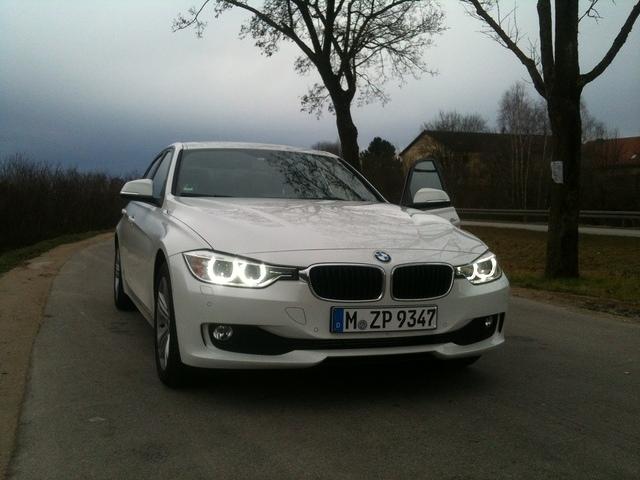 BMW 320d 2012 photo - 2