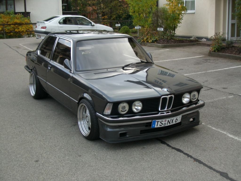 BMW 320i 1981 photo - 2