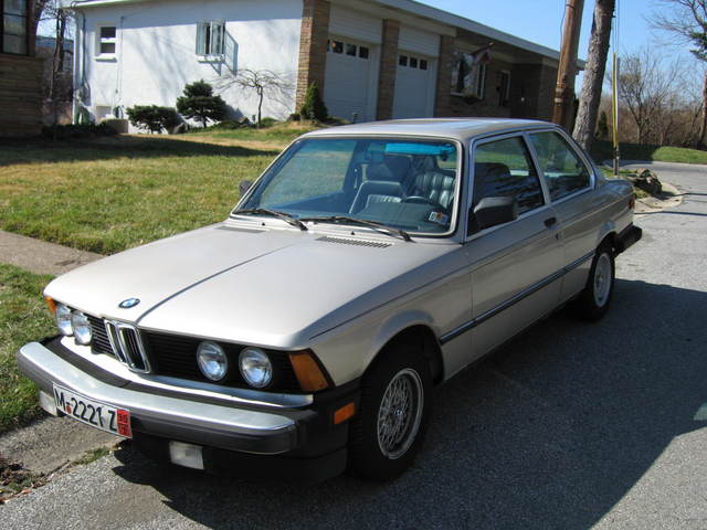 BMW 320i 1983 photo - 2
