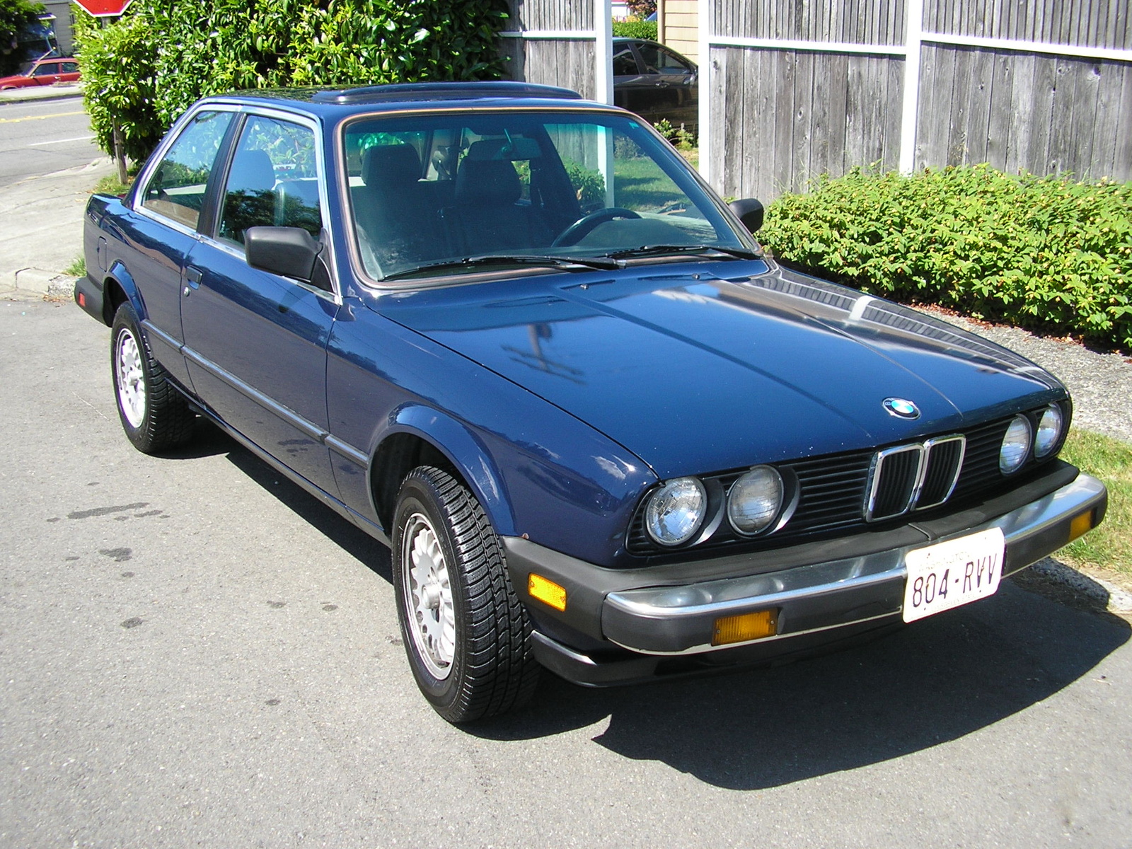 BMW 320i 1984 photo - 4
