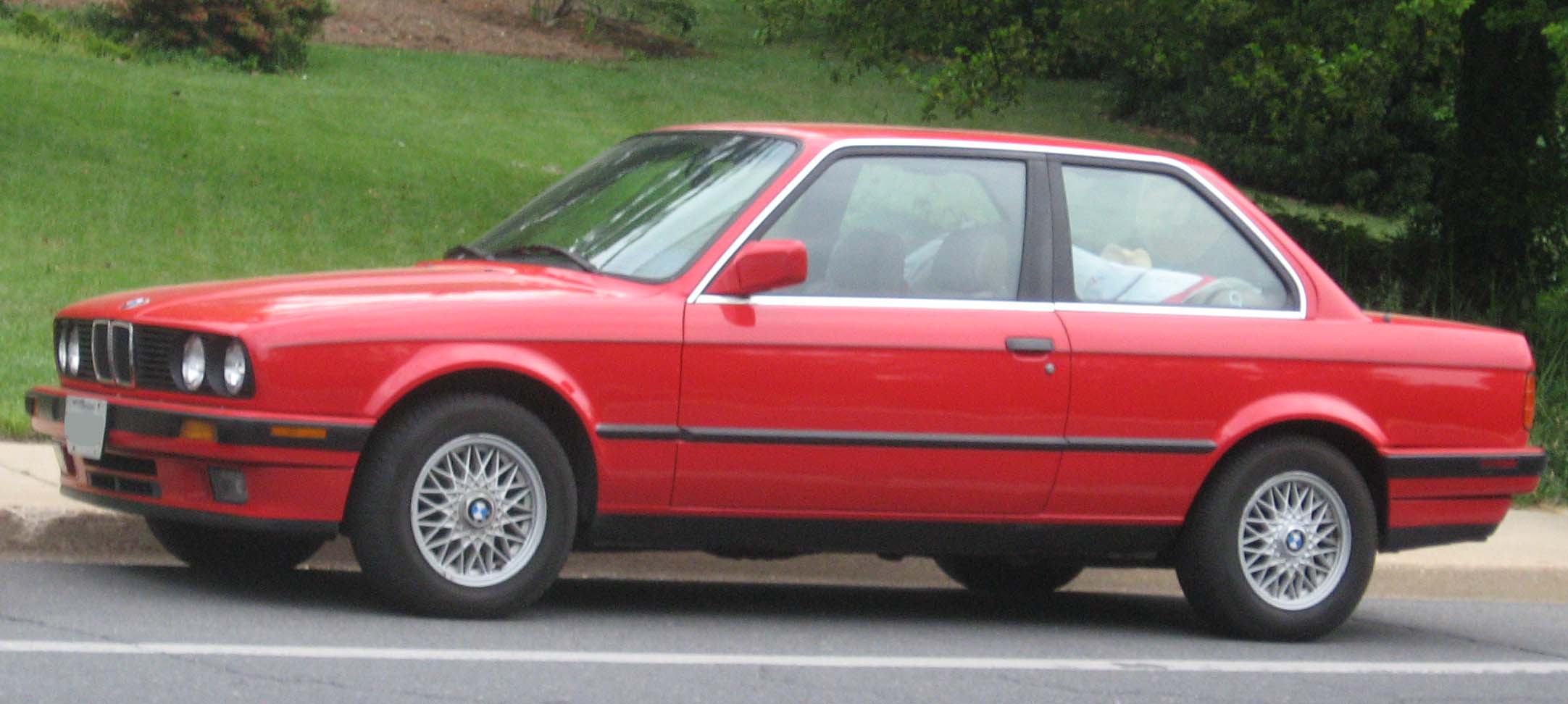 BMW 320i 1984 photo - 7
