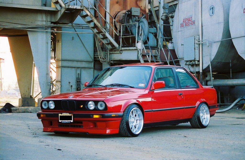 BMW 320i 1985 photo - 5