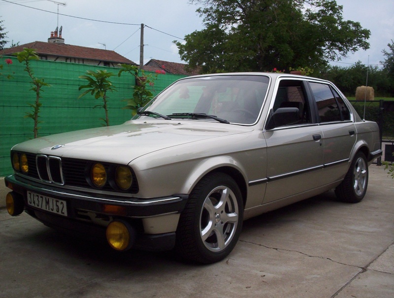 BMW 320i 1985 photo - 8