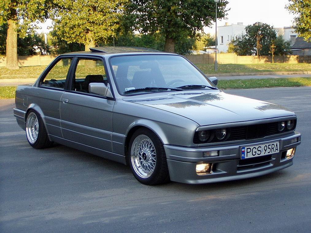 BMW 320i 1986 photo - 10