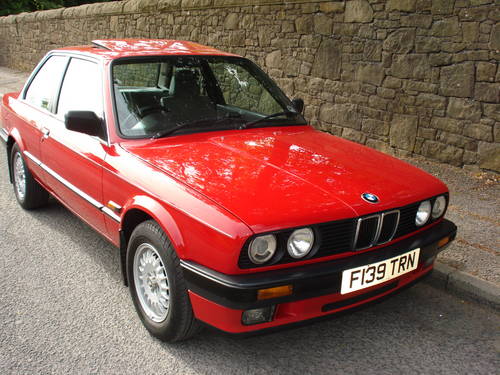 BMW 320i 1988 photo - 2
