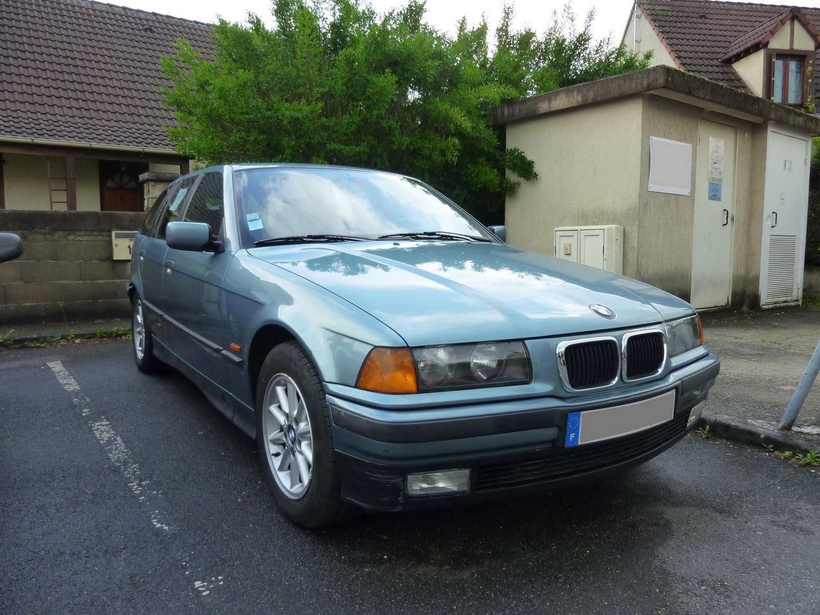 BMW 320i 1998 photo - 2