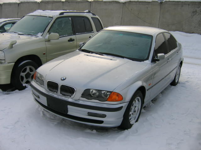 BMW 320i 2000 photo - 8