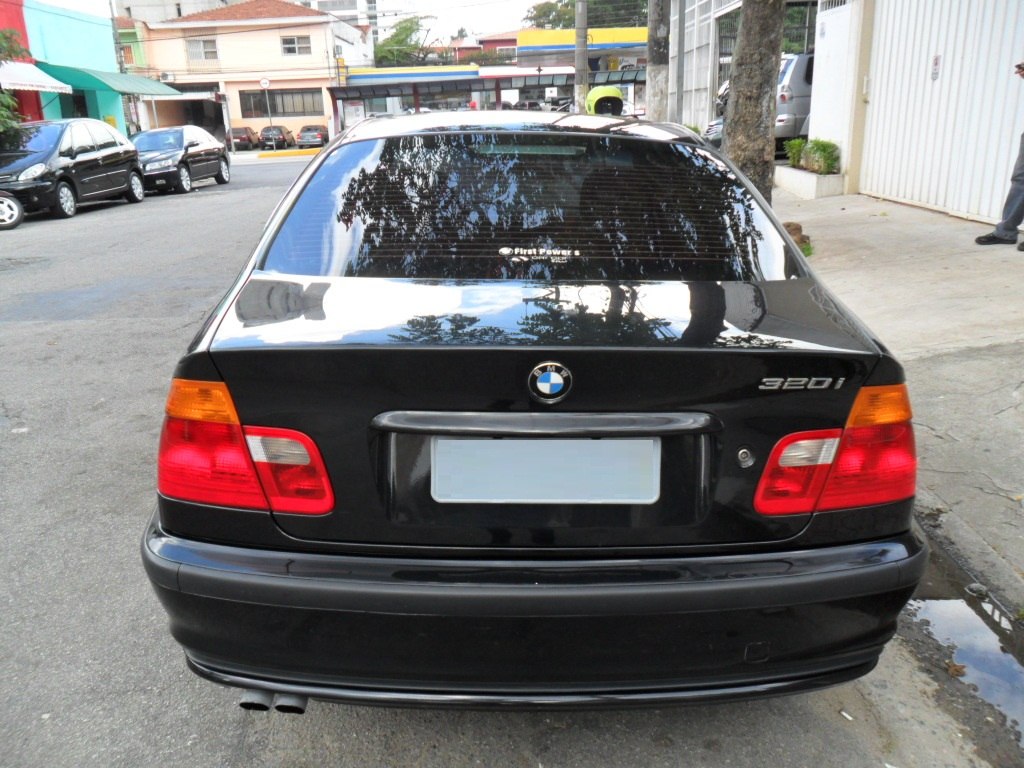 BMW 320i 2013 photo - 9