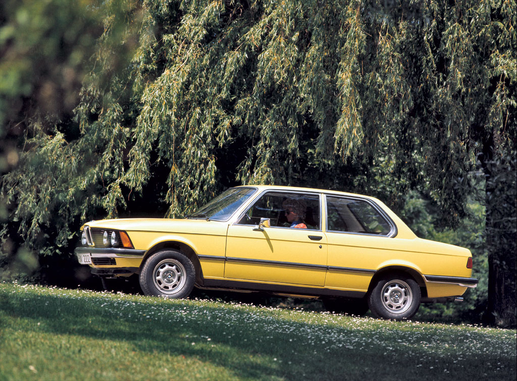 BMW 323 1985 photo - 8