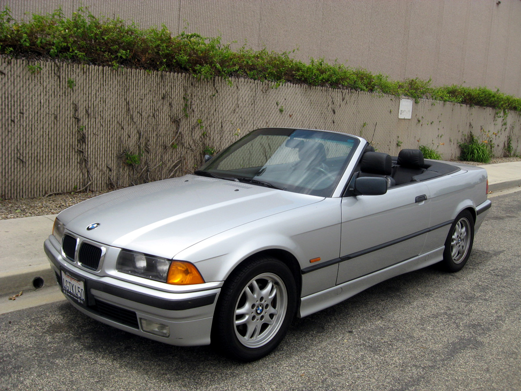 BMW 323 1998 photo - 6