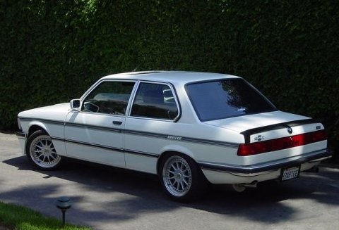 BMW 323i 1982 photo - 9