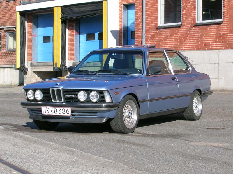 BMW 323i 1983 photo - 4