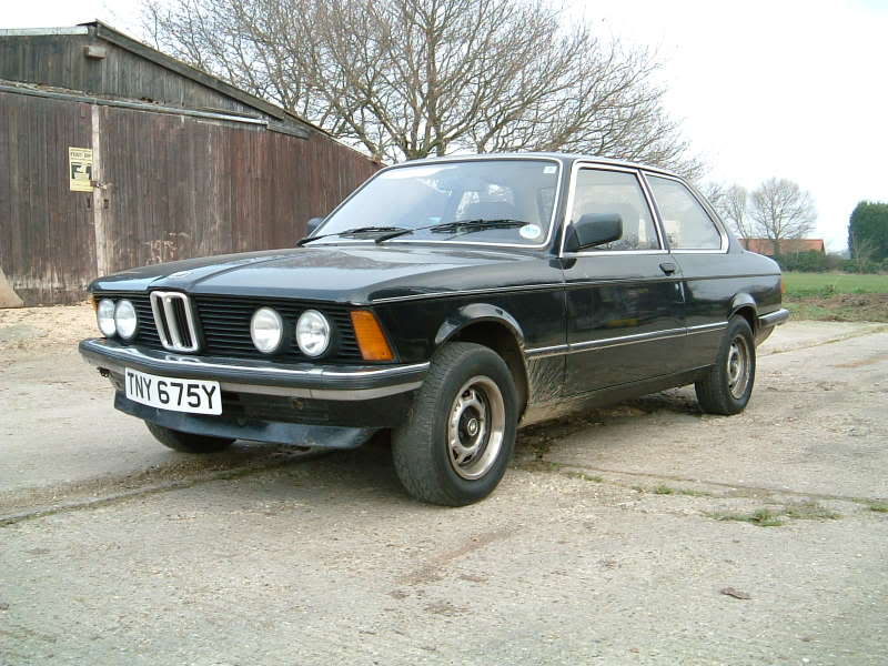 BMW 323i 1983 photo - 7