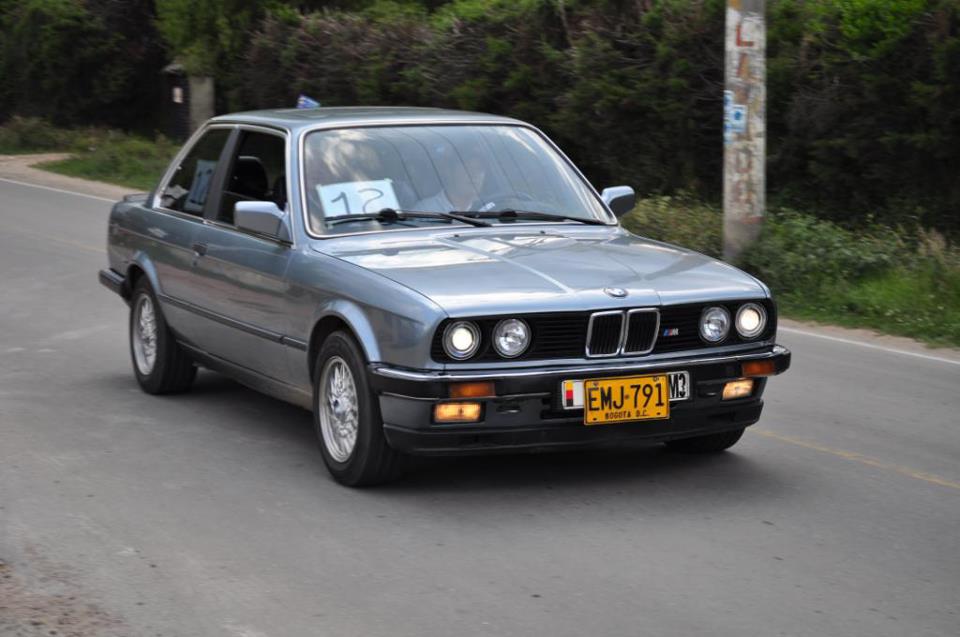 BMW 323i 1984 photo - 1