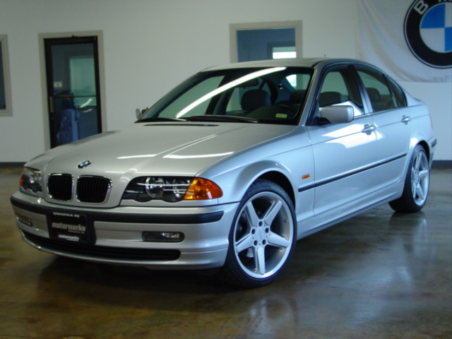 BMW 323i 1997 photo - 3