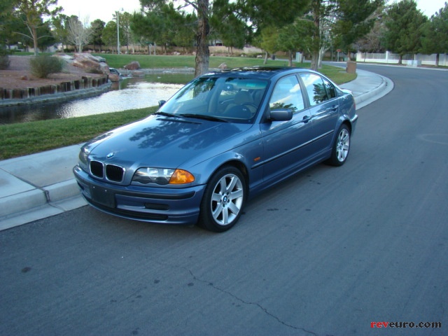 BMW 323i 1999 photo - 1