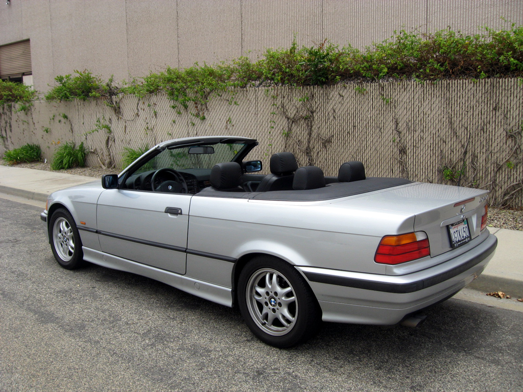 BMW 323i 1999 photo - 5