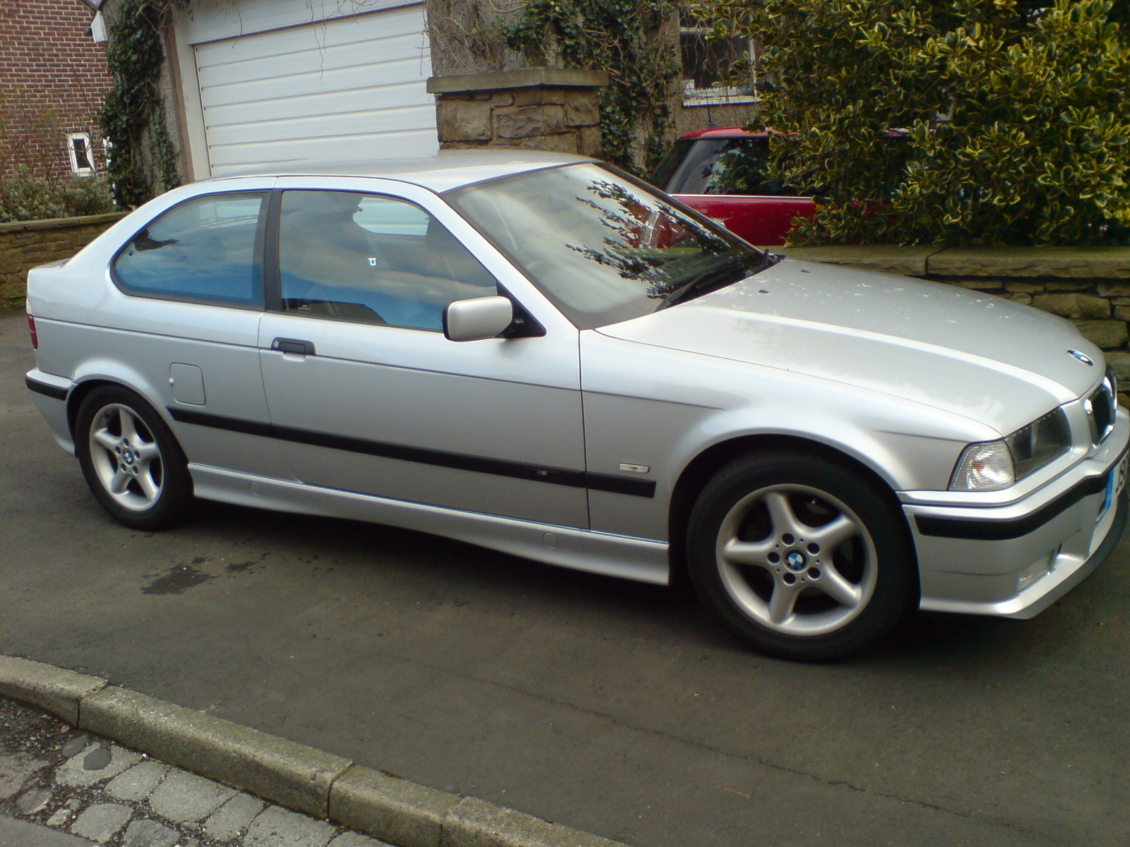 BMW 323iS 1999 photo - 1