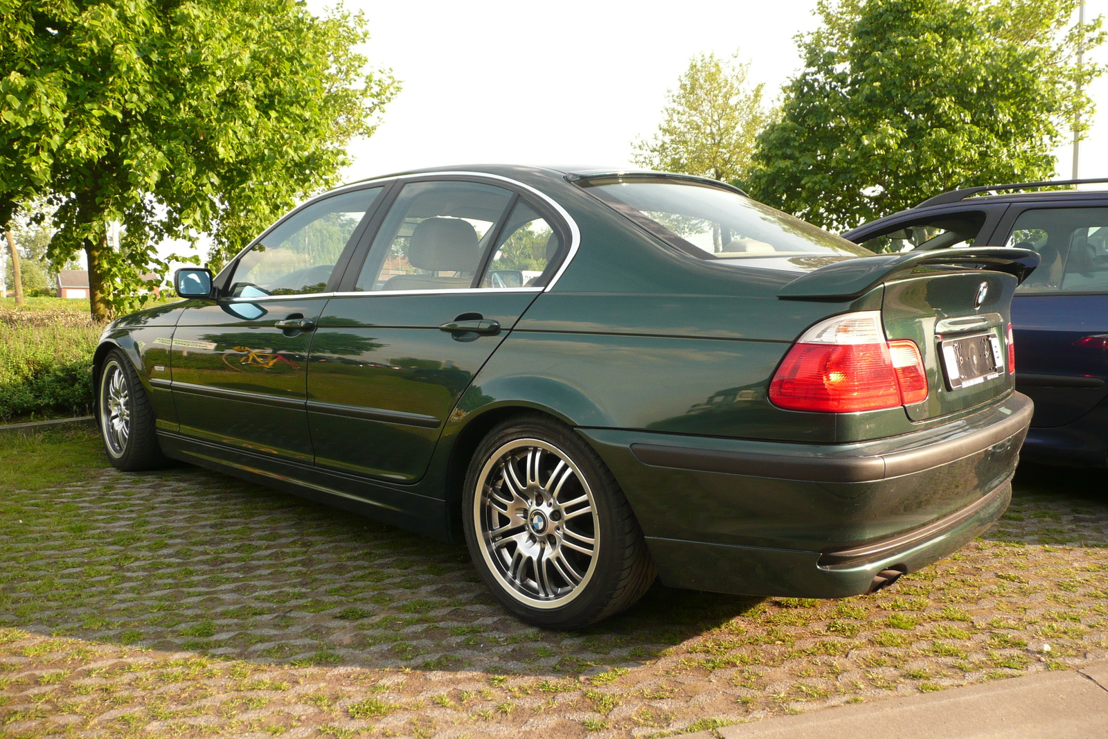 BMW 323iS 1999 photo - 5