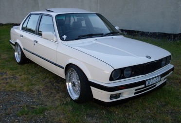 BMW 325 1989 photo - 9