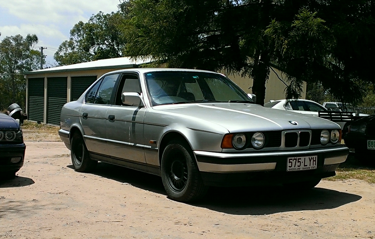 BMW 525i 1990 photo - 7