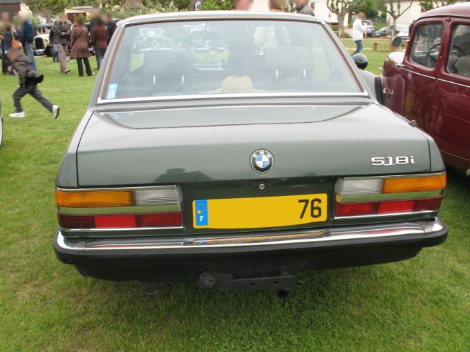 BMW 528i 1984 photo - 7