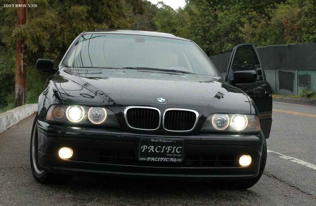 BMW 528i 2003 photo - 1