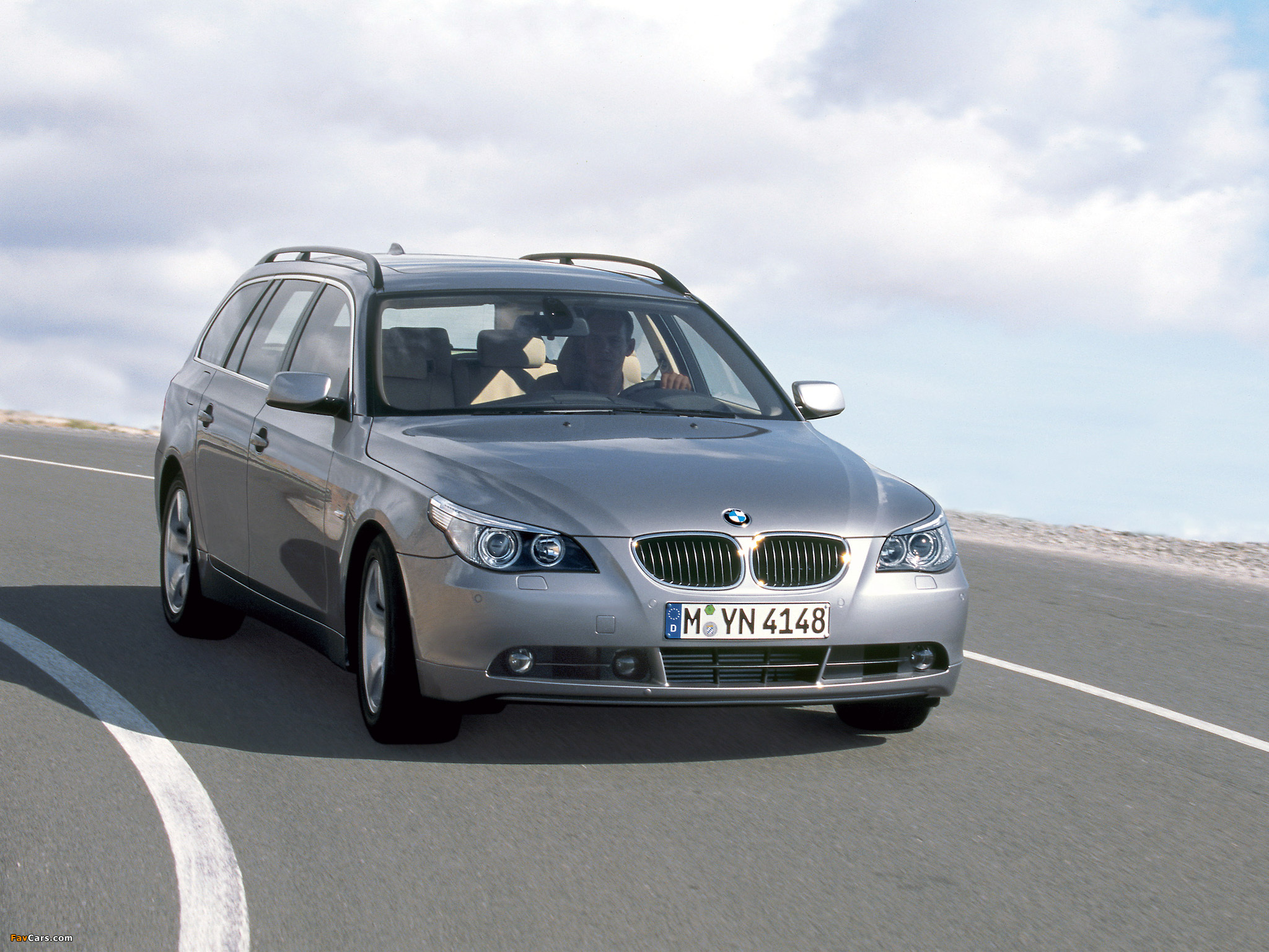BMW 530d 2004 photo - 6