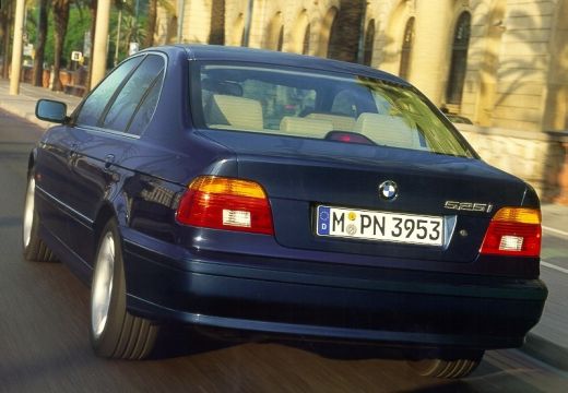 BMW 535i 2003 photo - 4