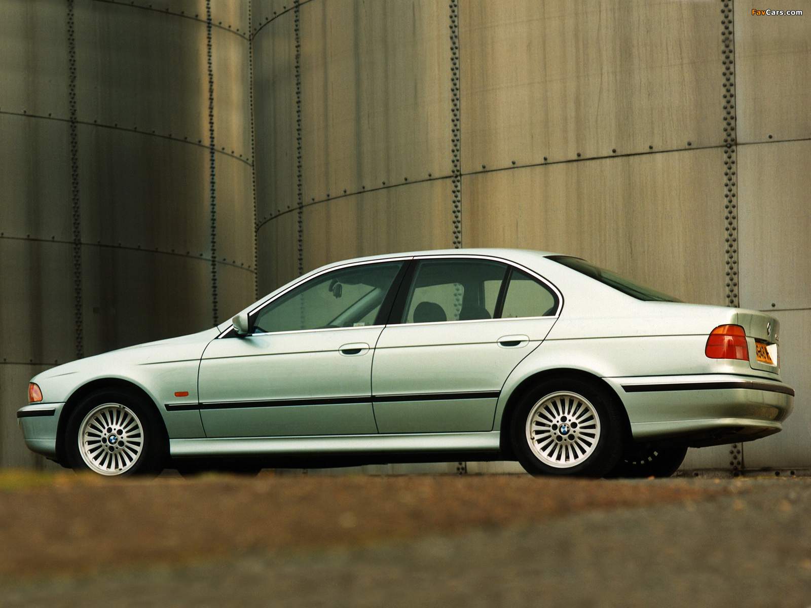 BMW 540i 1996 photo - 5