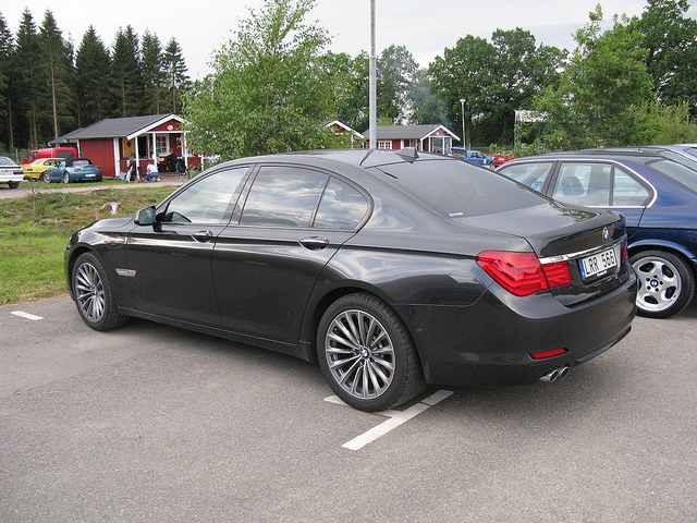 BMW 730d 2012 photo - 4