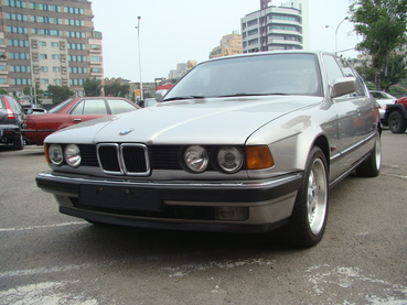 BMW 730i 1989 photo - 8