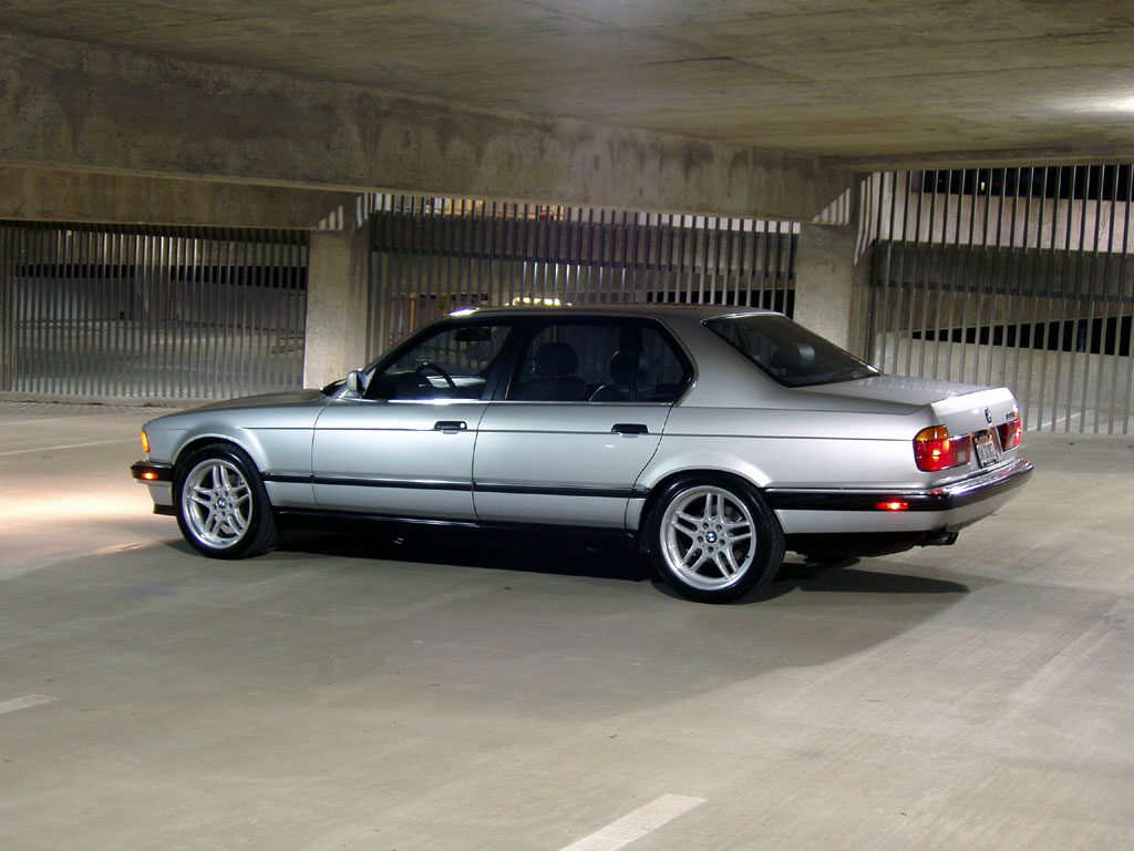 BMW 730i 1990 photo - 2