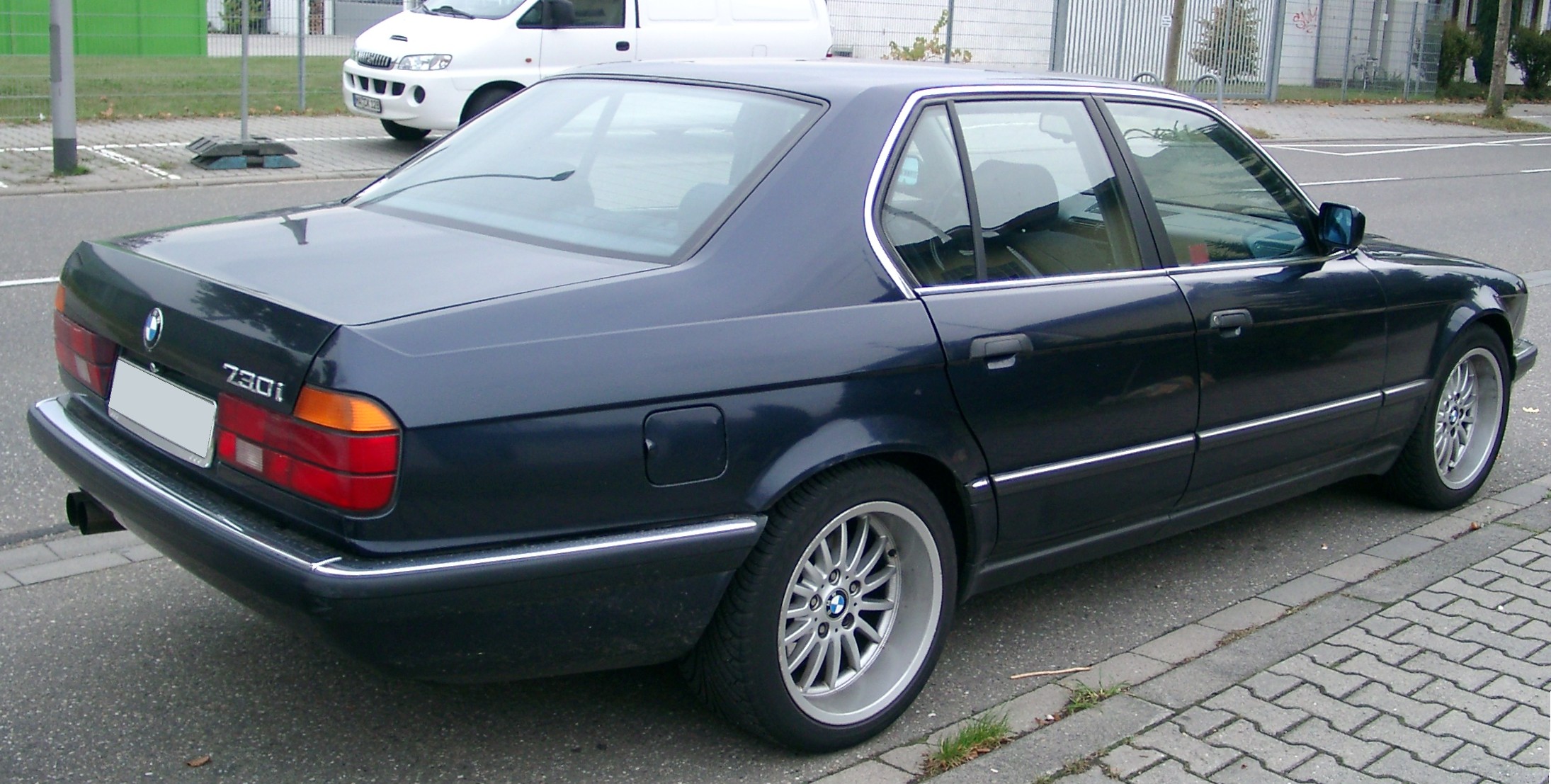 BMW 730i 1993 photo - 4