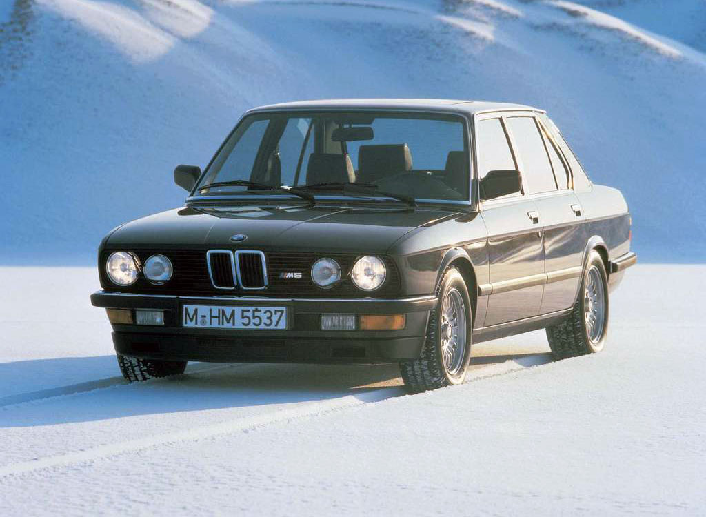 BMW M5 1984 photo - 1